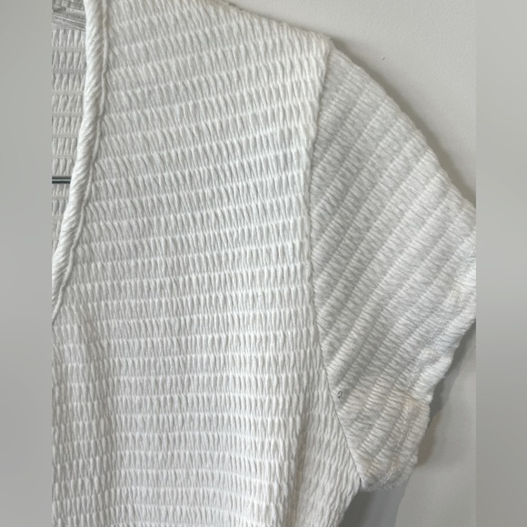 Paper Crane off white smocked crisscross short sleeve top. Women’s Medium - Picture 6 of 11